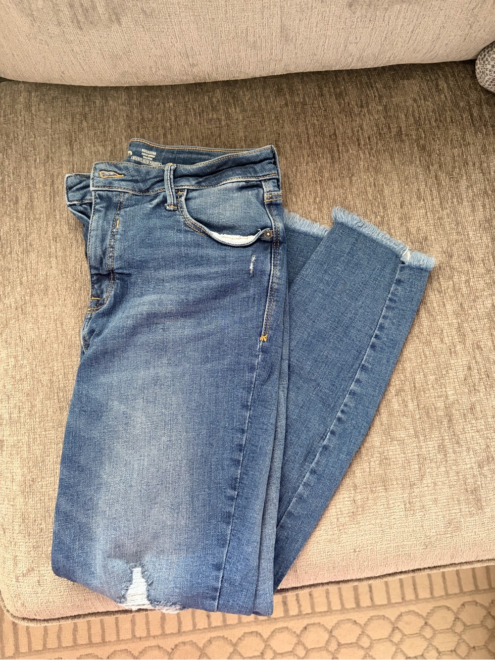 OLD NAVY- Women distressed skinny jeans